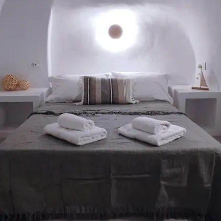 Apartment Finikas Cave House *