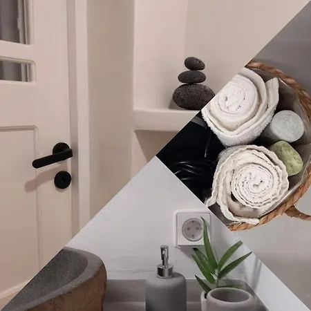 Finikas Cave House *