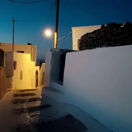 Finikas Cave House Foinikia (Santorini)