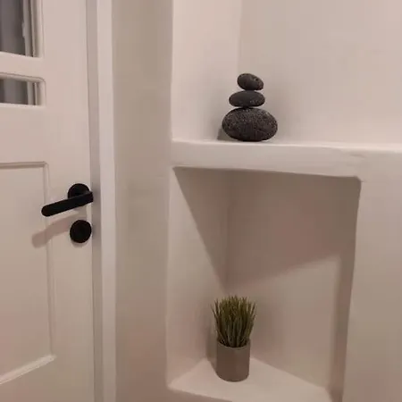Apartment Finikas Cave House *