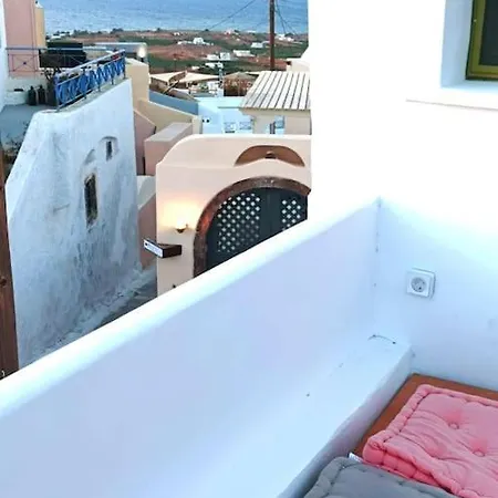 Finikas Cave House *