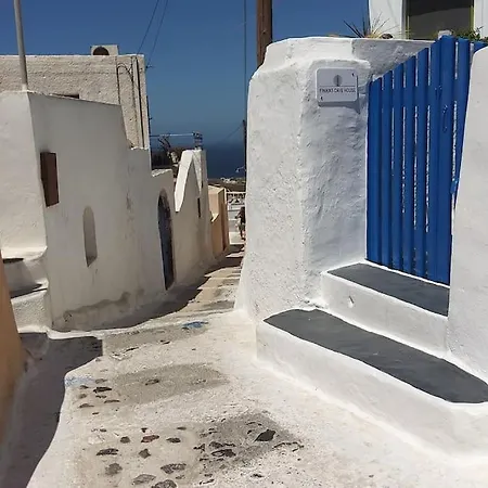 Finikas Cave House *