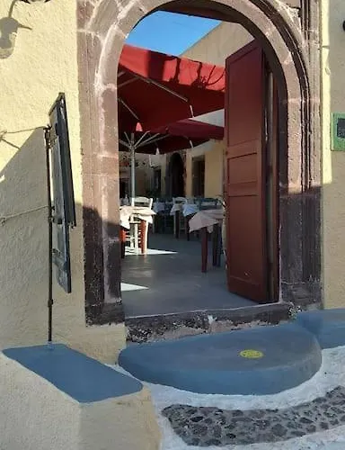 Finikas Cave House *