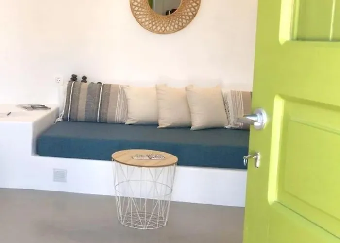 Finikas Cave House *