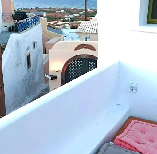 Finikas Cave House *