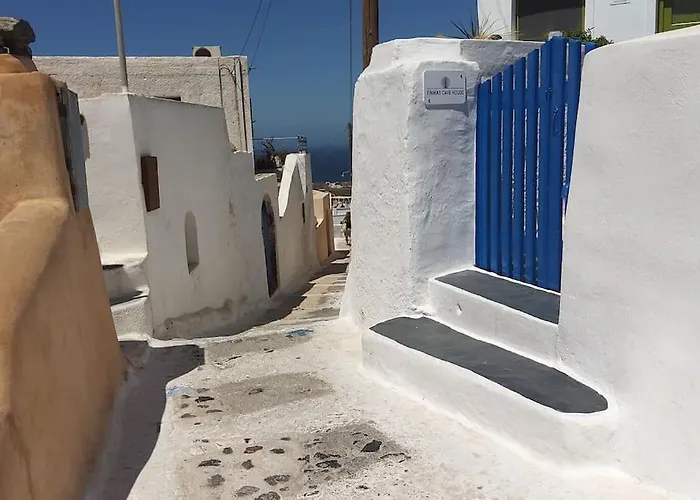 Finikas Cave House *